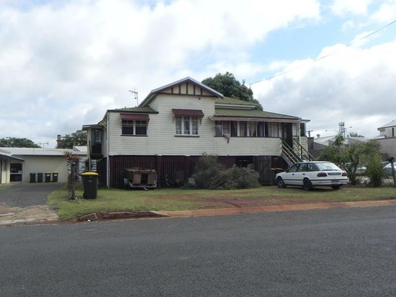 37 Macrossan Street, Childers QLD 4660