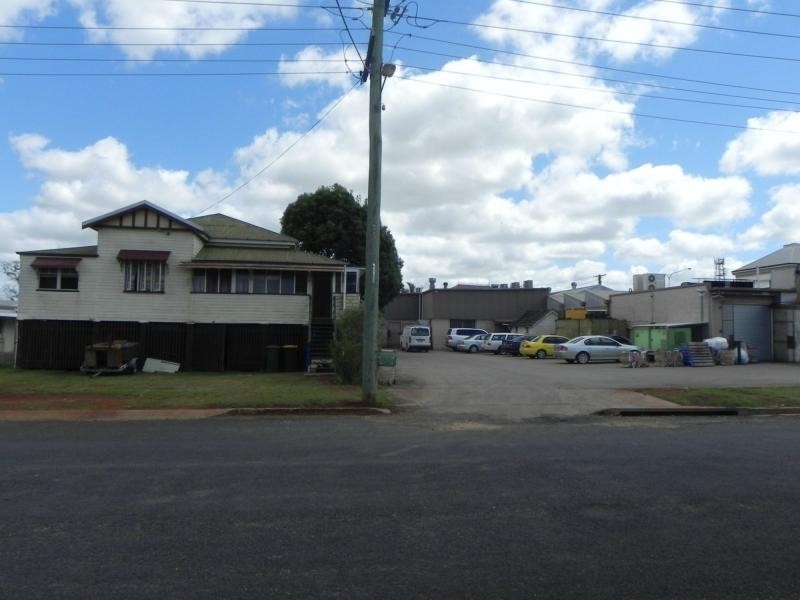 37 Macrossan Street, Childers QLD 4660