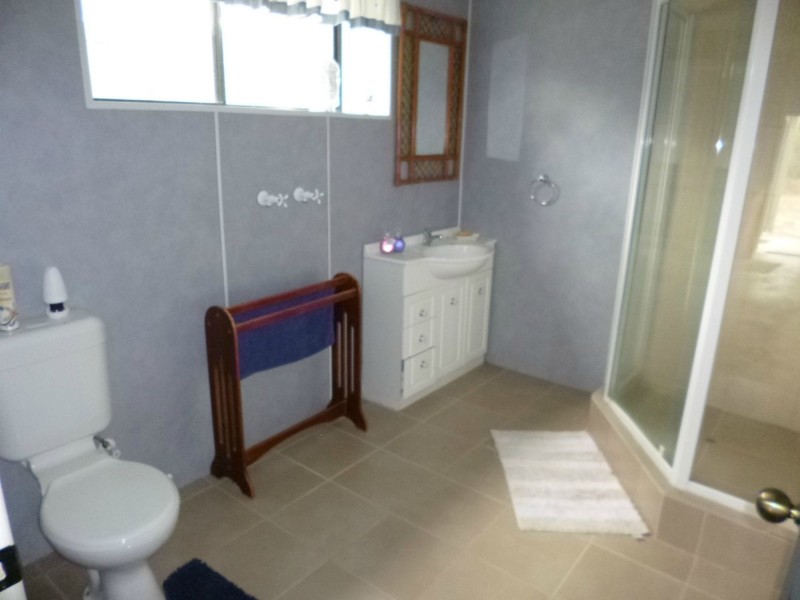 11 Oakview Drive, Redridge QLD 4660