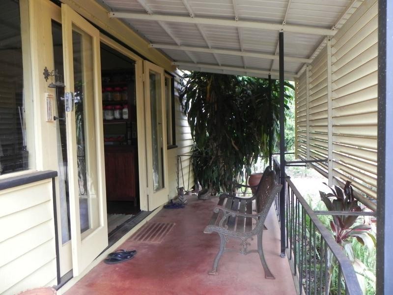 10 Nelson Street, Childers QLD 4660