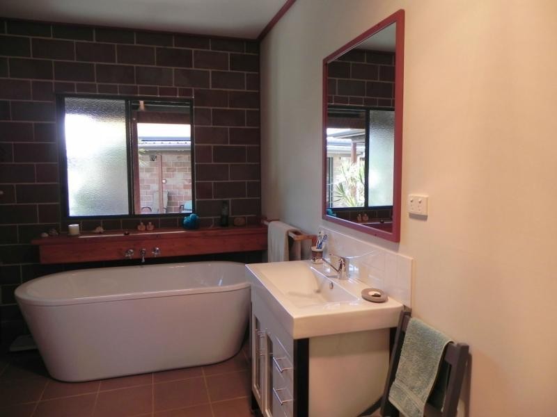97 Oakview Drive, Redridge QLD 4660