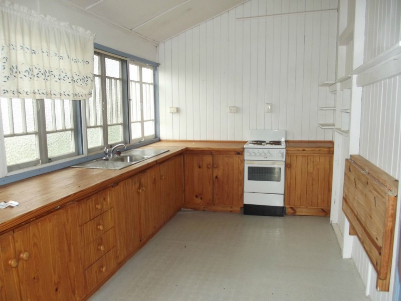 13 Brookes Street, Biggenden QLD 4621