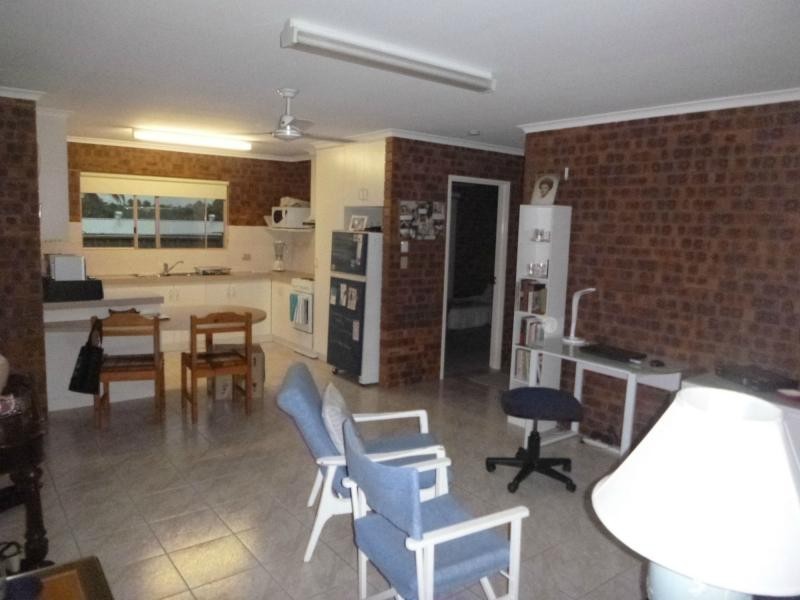 2/5 Cevn Street, Childers QLD 4660