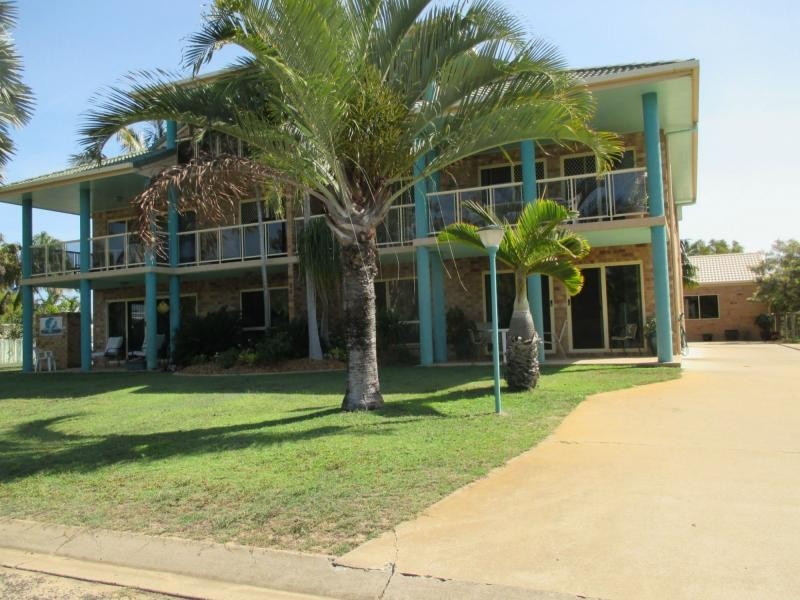 Unit 2/29 Barramundi Place East, Woodgate QLD 4660