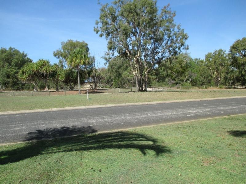 Unit 2/29 Barramundi Place East, Woodgate QLD 4660