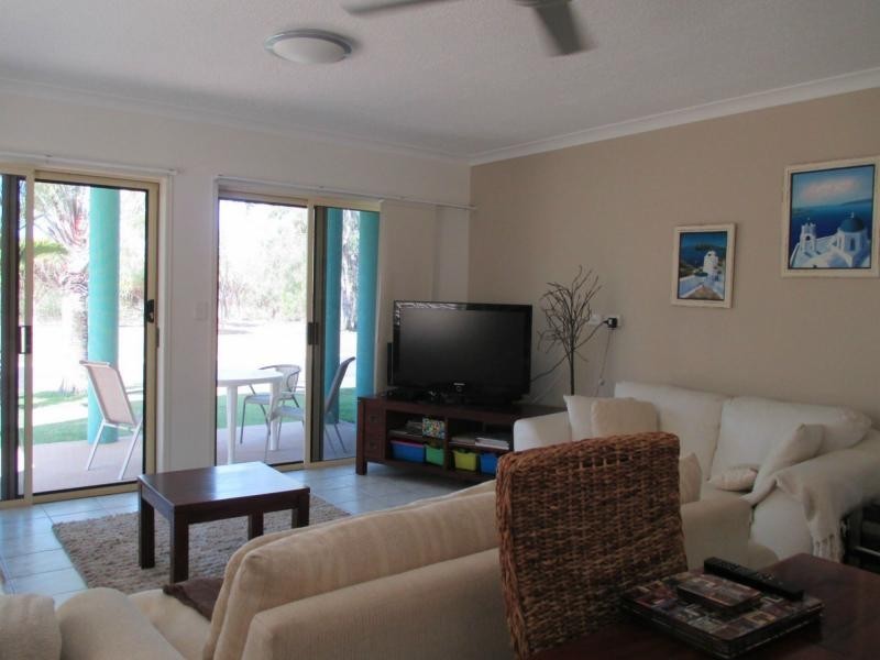 Unit 2/29 Barramundi Place East, Woodgate QLD 4660
