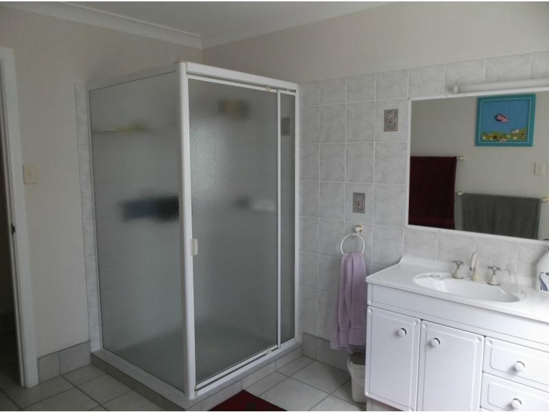 14 Fifth Avenue, Woodgate QLD 4660