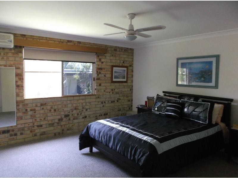 14 Fifth Avenue, Woodgate QLD 4660