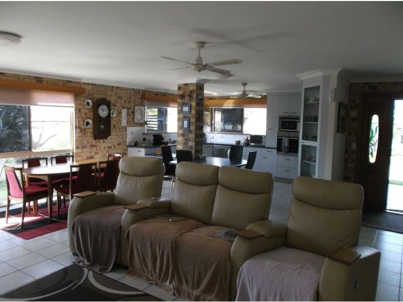 14 Fifth Avenue, Woodgate QLD 4660