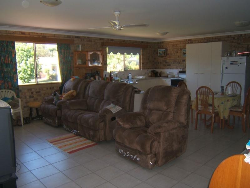 14 Fifth Avenue, Woodgate QLD 4660