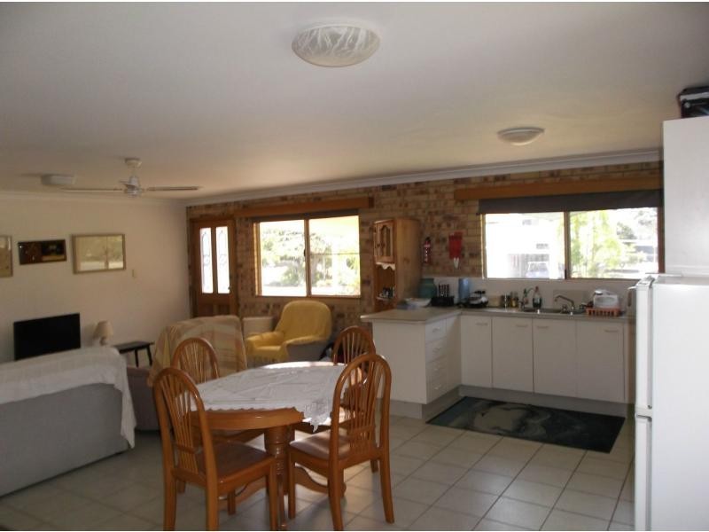 14 Fifth Avenue, Woodgate QLD 4660