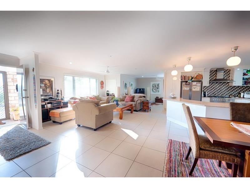 2 Honeyeater Court, Woodgate QLD 4660