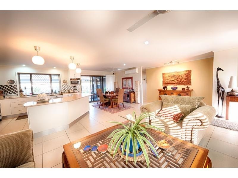 2 Honeyeater Court, Woodgate QLD 4660