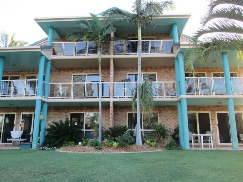 Unit 4/29 Barramundi Place, Woodgate QLD 4660