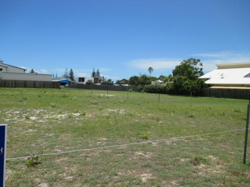 18 Grevillea Court, Woodgate QLD 4660