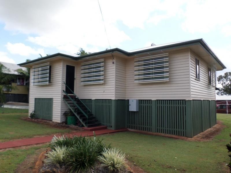 27 West Street, Childers QLD 4660