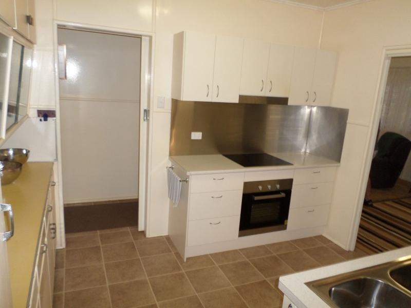 27 West Street, Childers QLD 4660