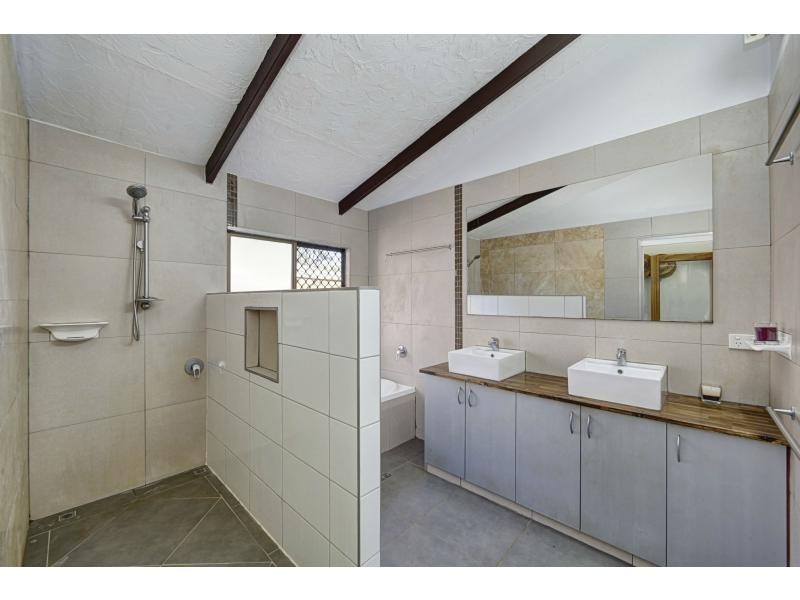 32 Duguid Road, Childers, Apple Tree Creek QLD 4660