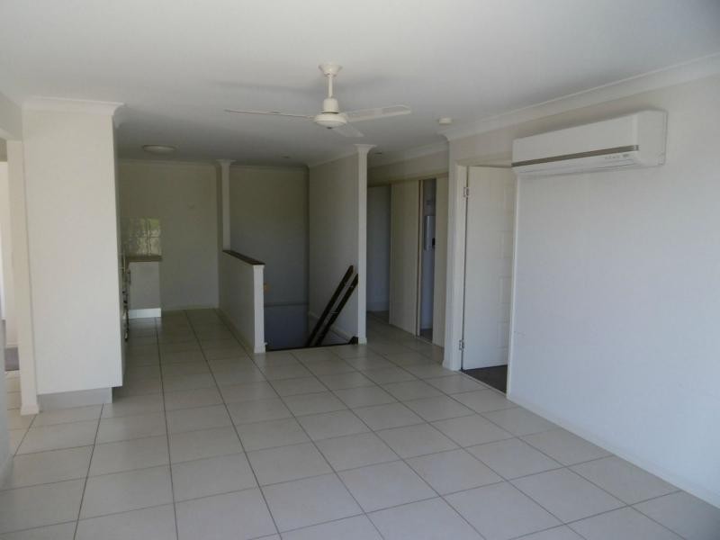 4/2 Mcilwraith Street, Childers QLD 4660