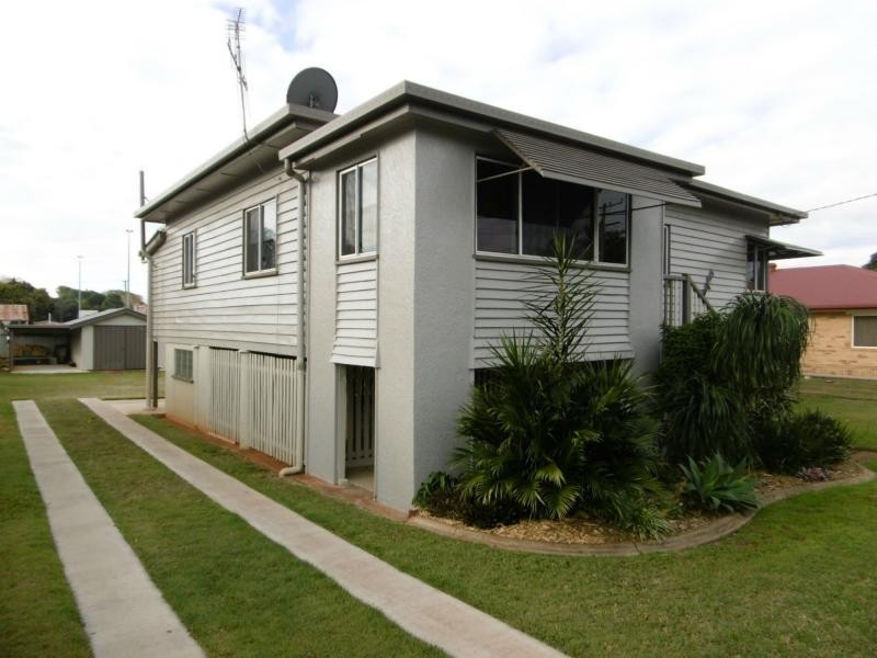 17 West Street, Childers QLD 4660