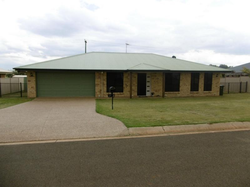 27 Pioneer Avenue, Childers QLD 4660