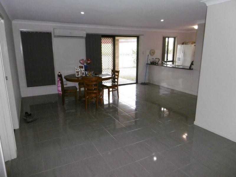 27 Pioneer Avenue, Childers QLD 4660