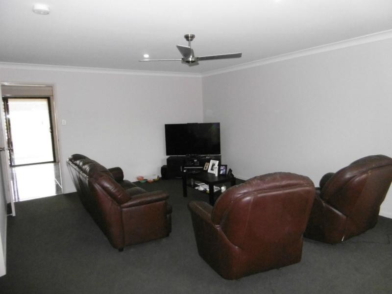 27 Pioneer Avenue, Childers QLD 4660