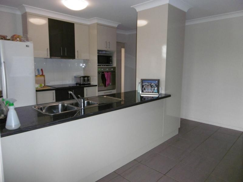 27 Pioneer Avenue, Childers QLD 4660