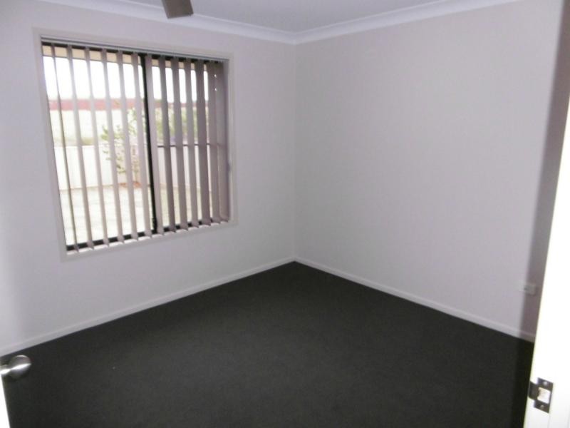 27 Pioneer Avenue, Childers QLD 4660