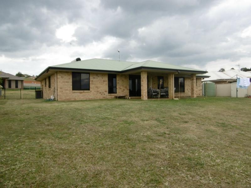 27 Pioneer Avenue, Childers QLD 4660