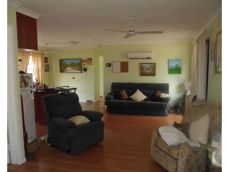 4 Queen Street, Dallarnil QLD 4621