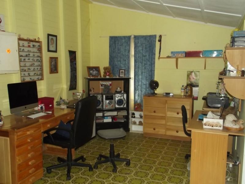 4 Brookes Street, Biggenden QLD 4621