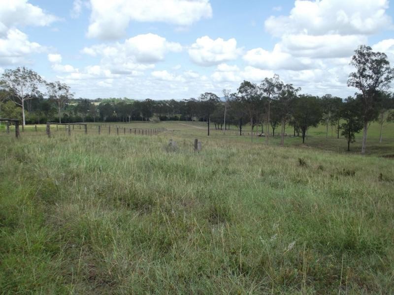 105 Railway Road, Booyal QLD 4671