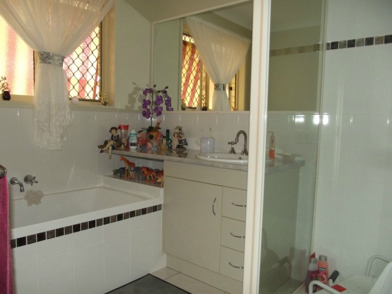 10 Cockatoo Court, Apple Tree Creek QLD 4660