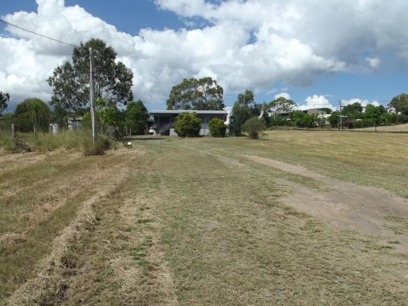 17 Queen Street, Dallarnil QLD 4621