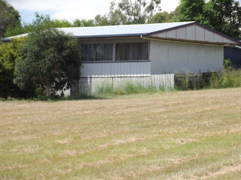 17 Queen Street, Dallarnil QLD 4621