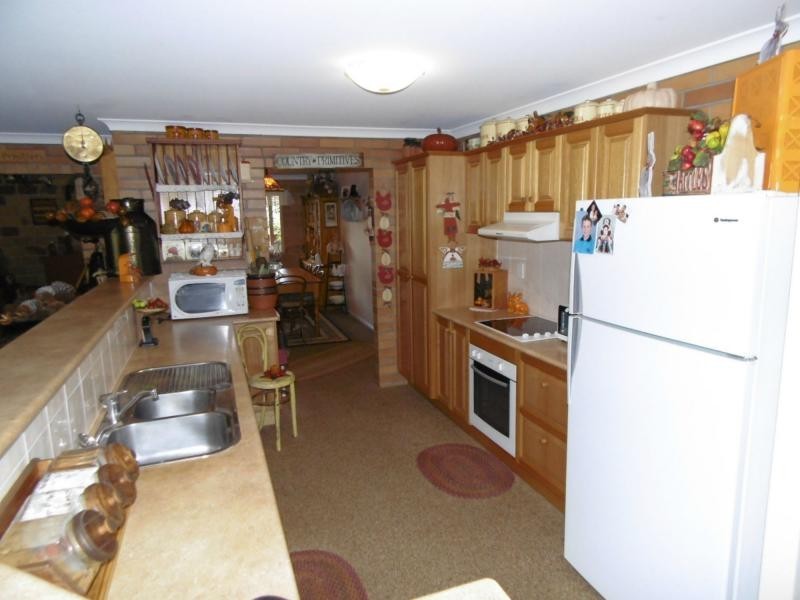 8 Whites Road, Childers, Horton QLD 4660