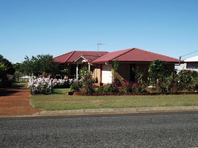 33 Broadhurst Street, Childers QLD 4660