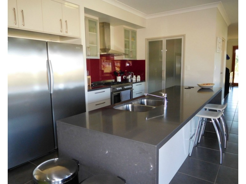 125 Park Avenue, Childers QLD 4660