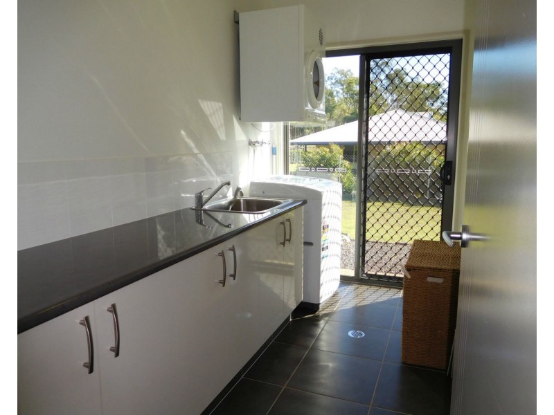 125 Park Avenue, Childers QLD 4660