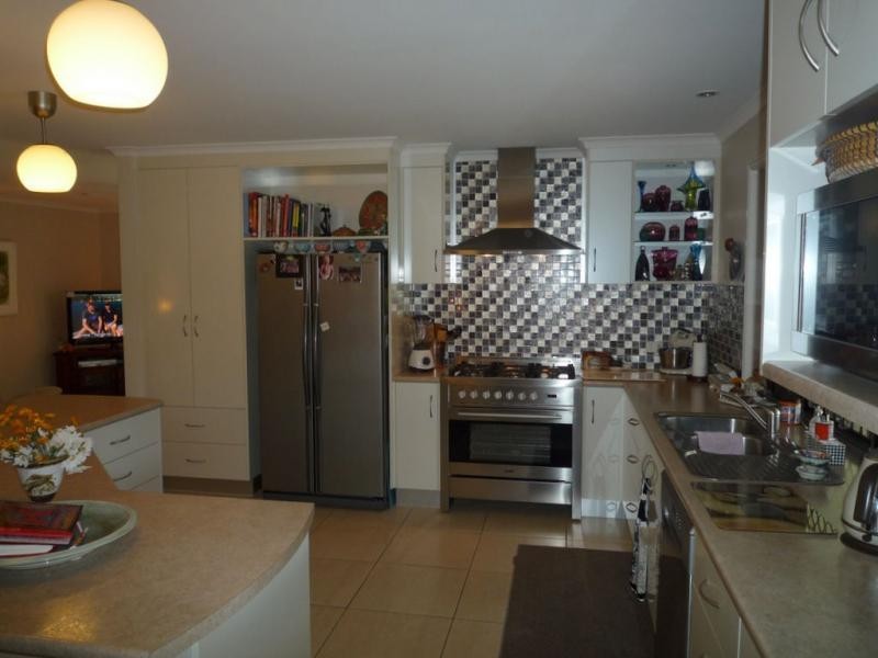 2 Honeyeater Court, Woodgate QLD 4660