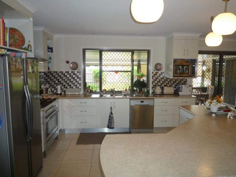 2 Honeyeater Court, Woodgate QLD 4660