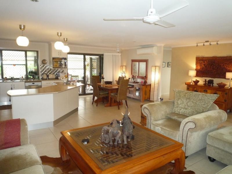 2 Honeyeater Court, Woodgate QLD 4660