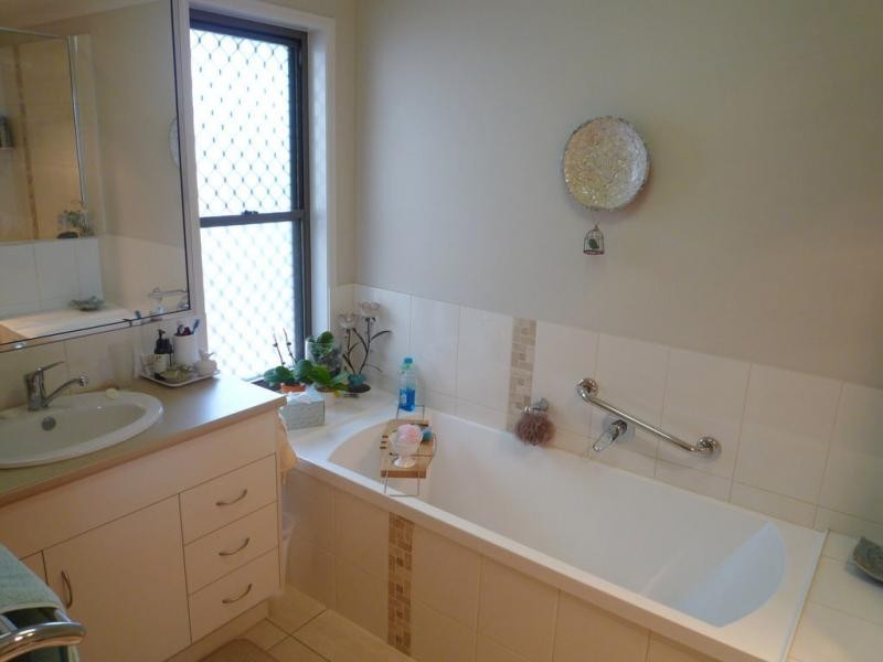 2 Honeyeater Court, Woodgate QLD 4660