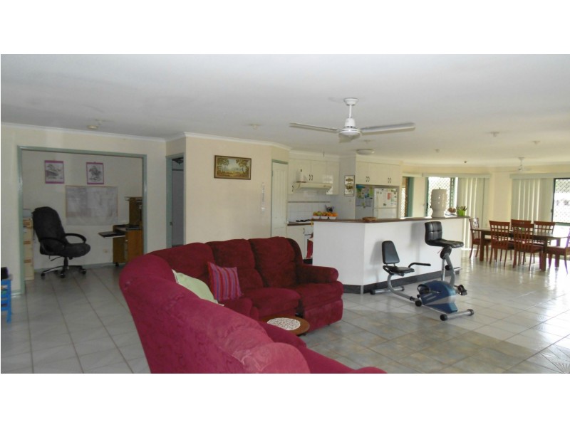 200 Rainbows Road, South Isis QLD 4660