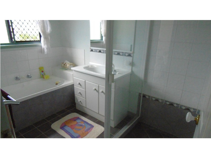 200 Rainbows Road, South Isis QLD 4660