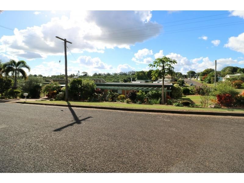 15 Cevn Street, Childers QLD 4660