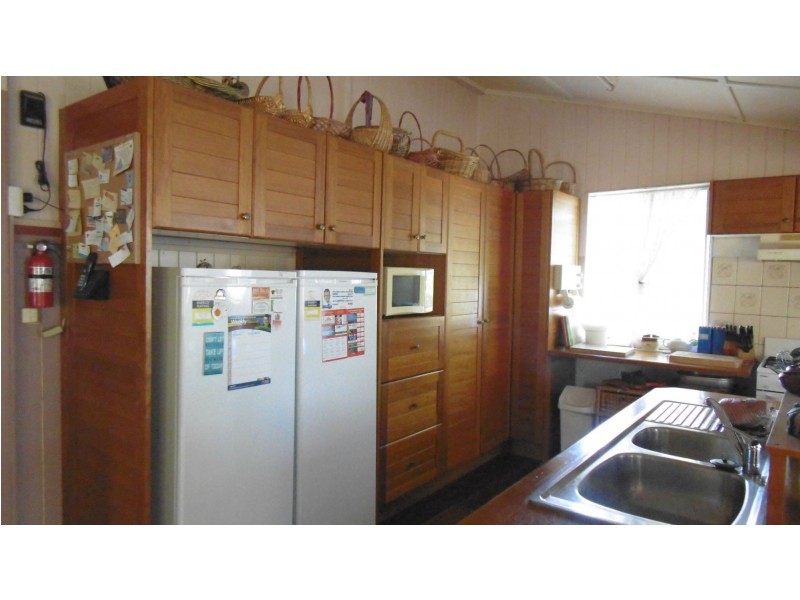 25 Nelson St St, Childers QLD 4660