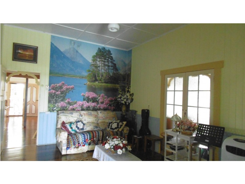 25 Nelson St St, Childers QLD 4660