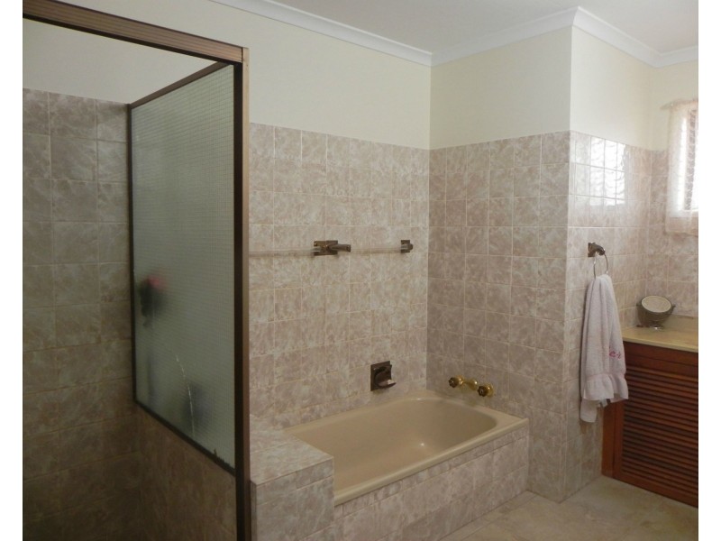 6 Keeley Street, Childers QLD 4660